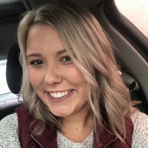 Meet your Posher, Emilee